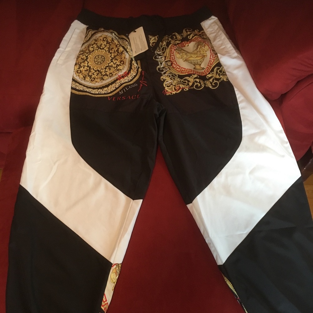 Versace mens joggers in a Barocco Mosaic design. Size 54it. Waist 38 inches. New